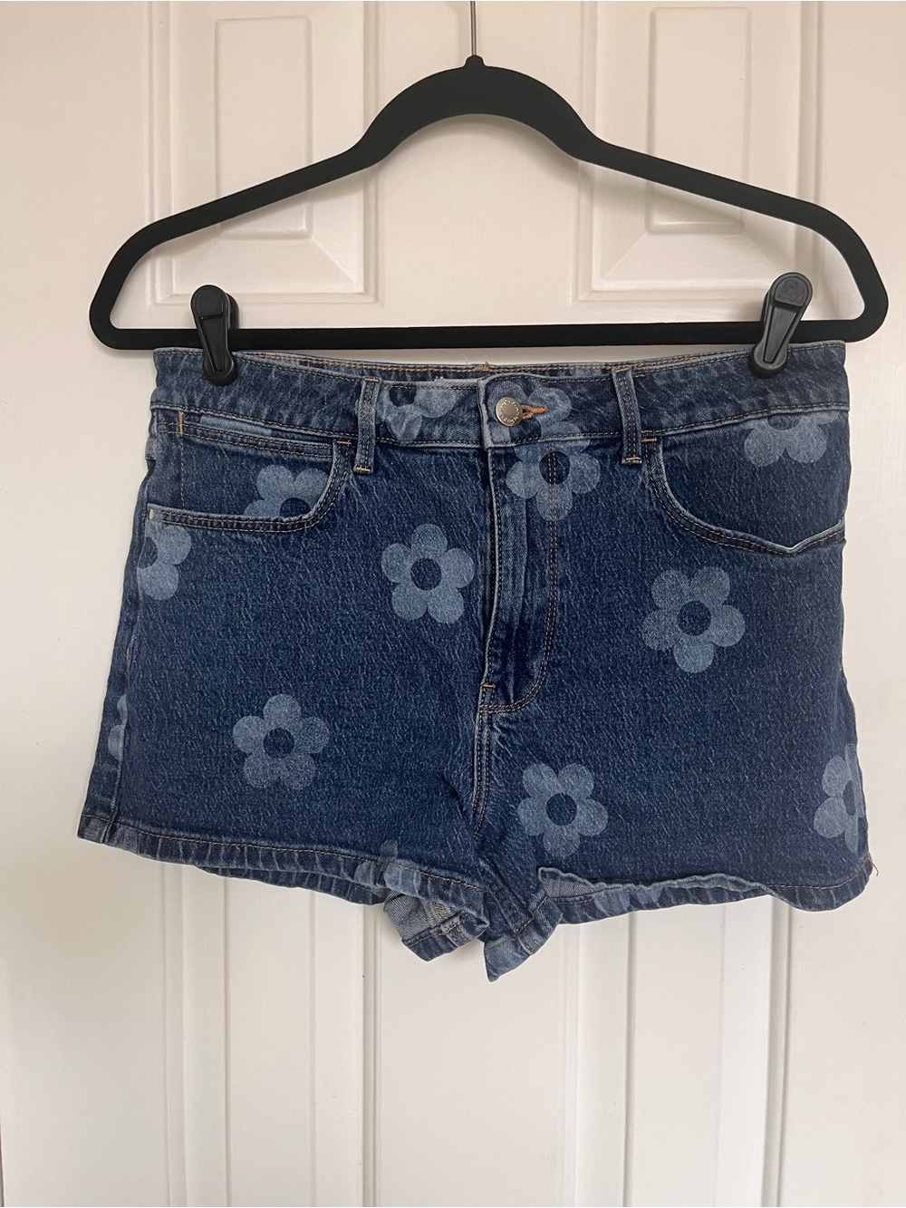 Wrangler mid-rise vintage Floral Denim Shorts - Picture 2 of 14
